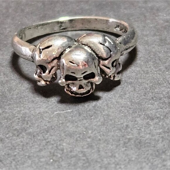 *Sale* 18KRGP three skulls ring - Picture 3 of 11
